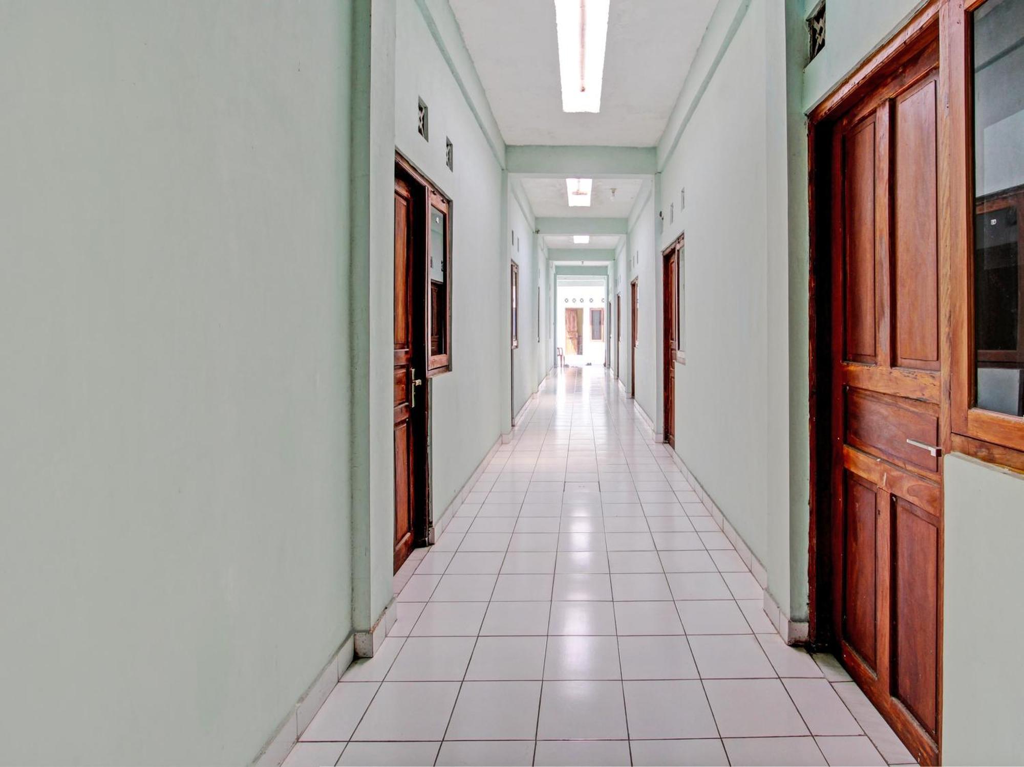 Spot On 93020 Rumah Singgah Ganjuran Бантул Екстериор снимка