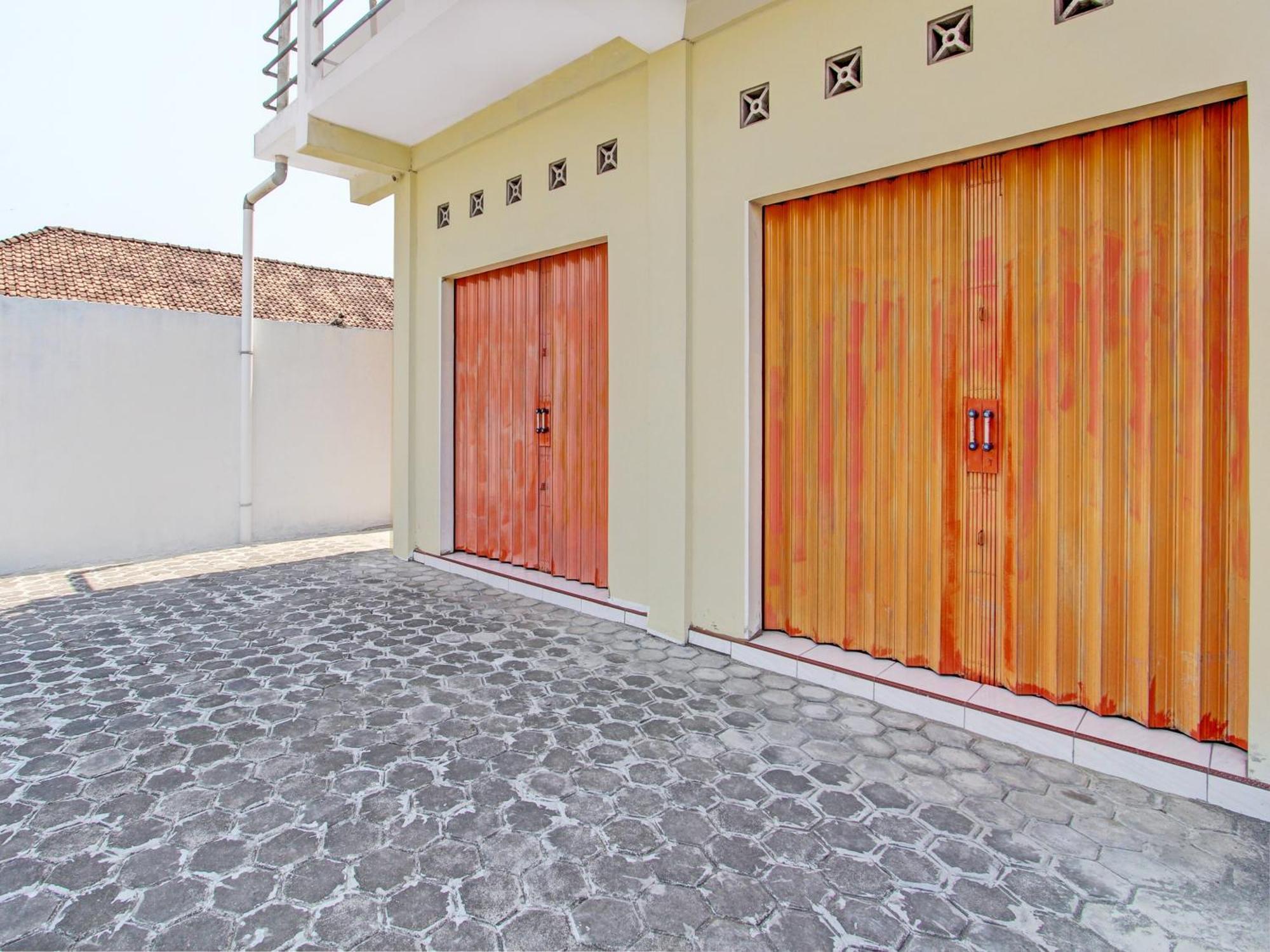 Spot On 93020 Rumah Singgah Ganjuran Бантул Екстериор снимка